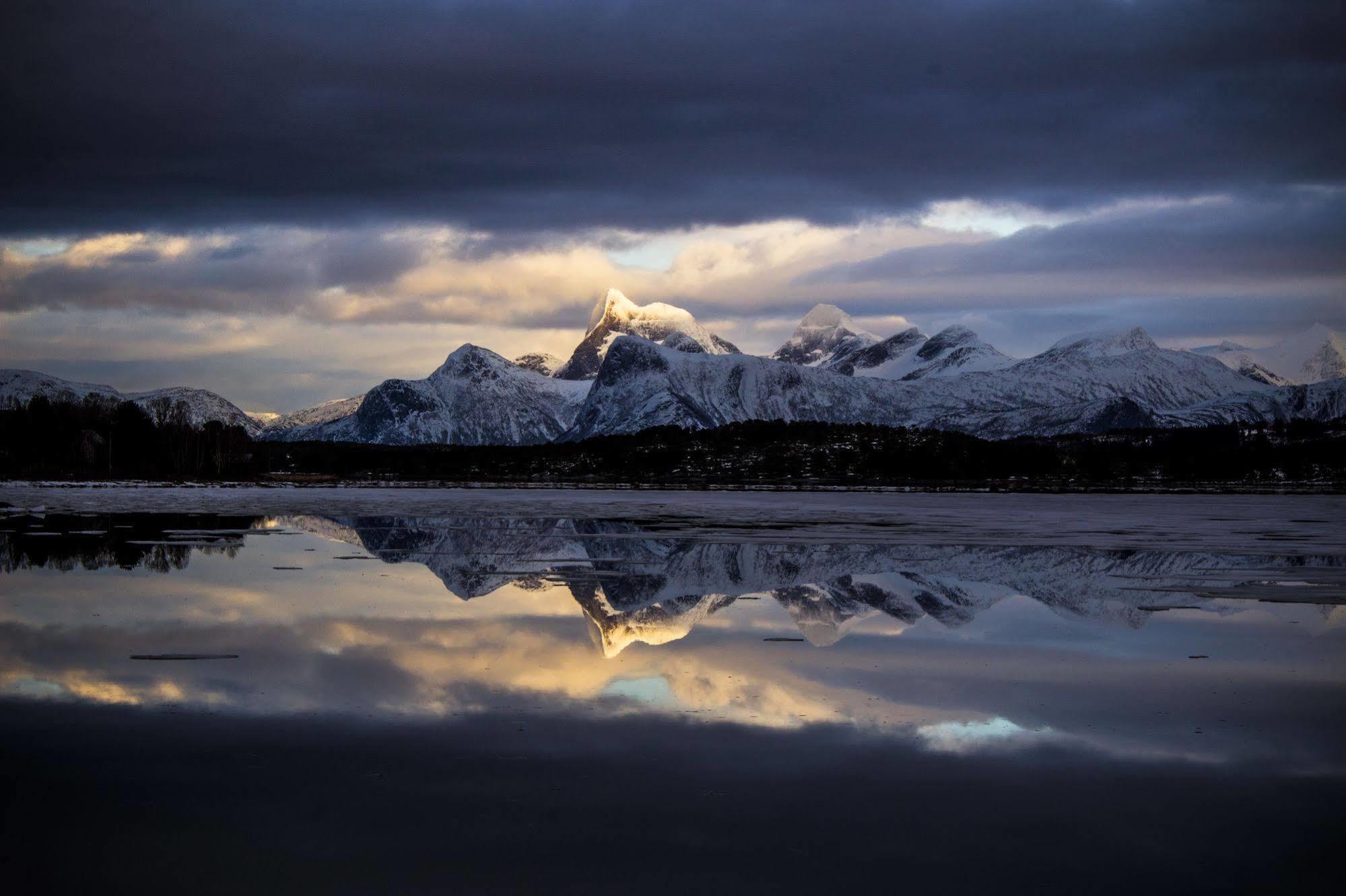 Tysfjord Hotel Storjord I Tysfjord Buitenkant foto