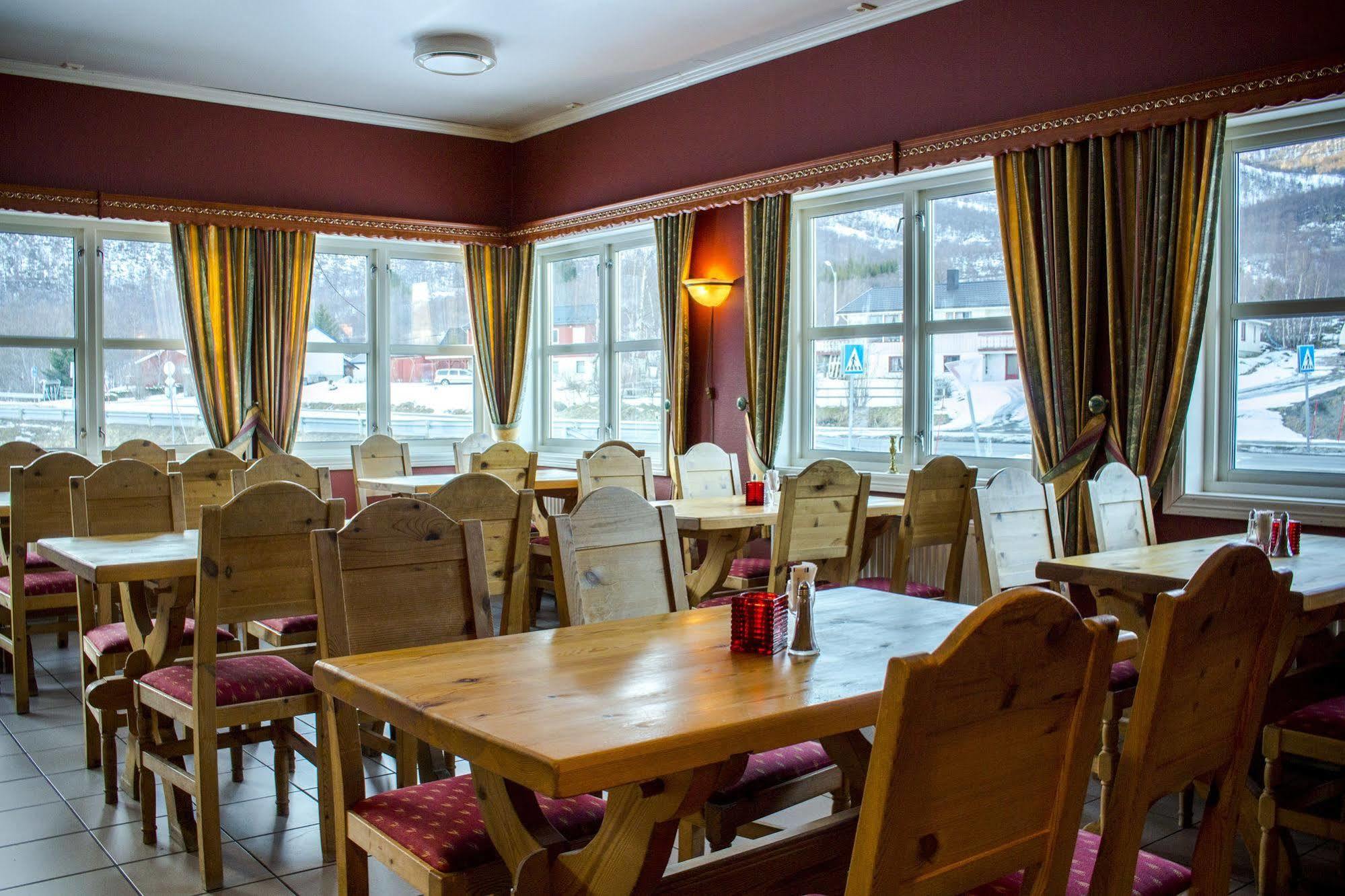 Tysfjord Hotel Storjord I Tysfjord Buitenkant foto